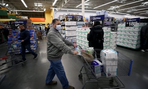 Panica se răspândește mai repede decât coronavirusul