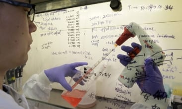 Țara, banii și ordinea la vaccinare